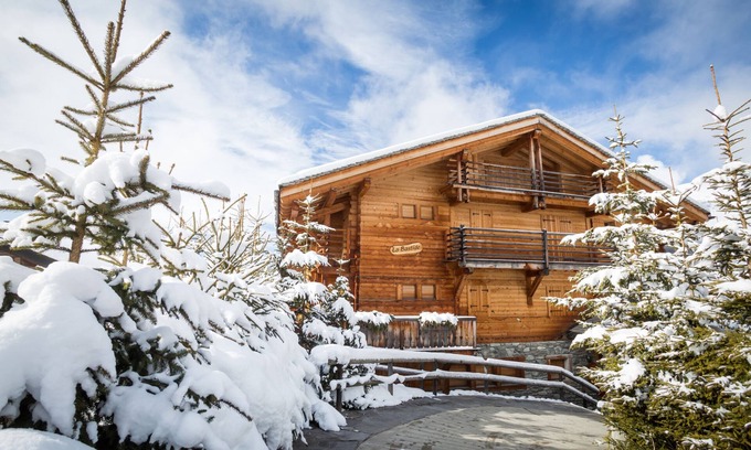 Verbier Apartment | Living room with Swedish fireplace, open kitchen with vitroceram, dishwasher, Nespresso machine and