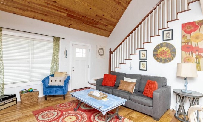 Clarkson House | Living the lake life by Mammoth Cave