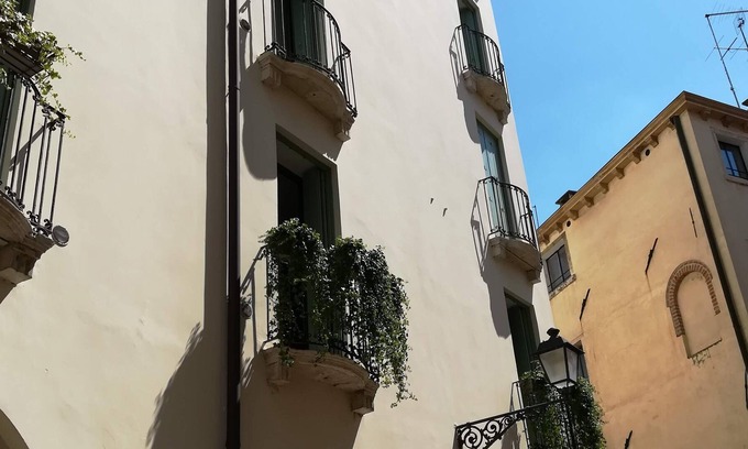 Vicenza Apartment | Living Vicenza in the Palazzo