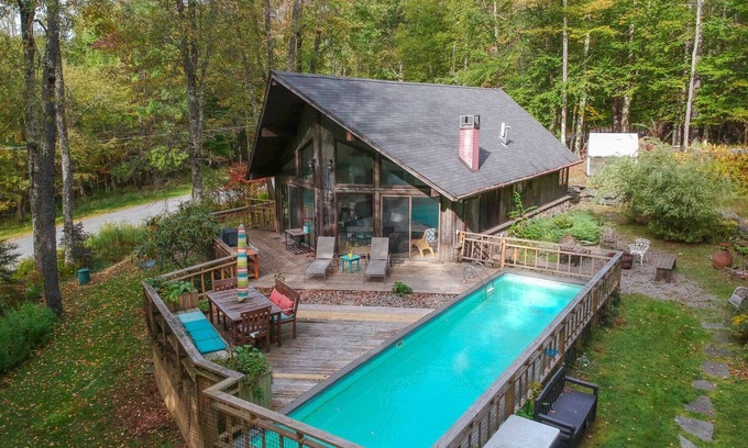 Livingston Manor House | Livingston Manor Pool and Lake Retreat