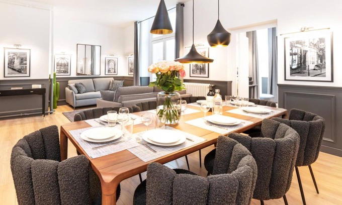 Vivienne Apartment | LivinParis | Luxury A/C 3 Bedrooms Le Louvre I