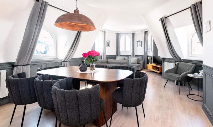 Quartier du Mail Apartment | LivinParis - Luxury AC 2 & 3 Bedrooms Le Louvre