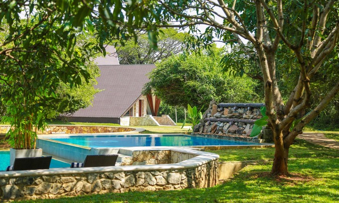 Dambulla Hotel | Liyya Water Villas