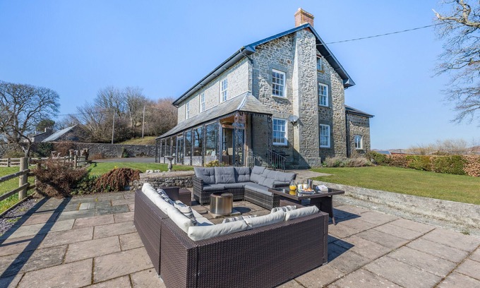 Llandrindod Wells House | Llansantffraed House