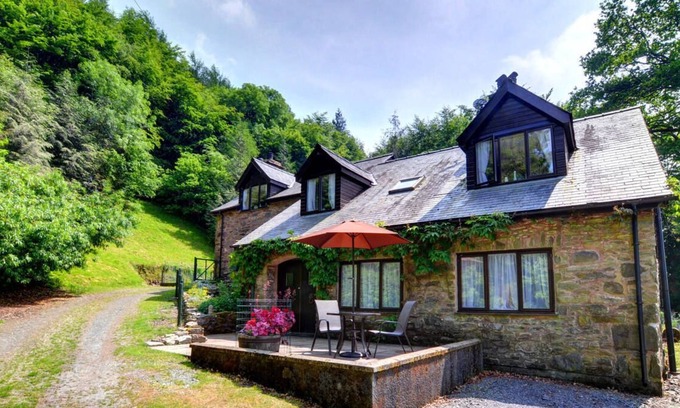 Mawddwy House | Llwynglas in Machynlleth
