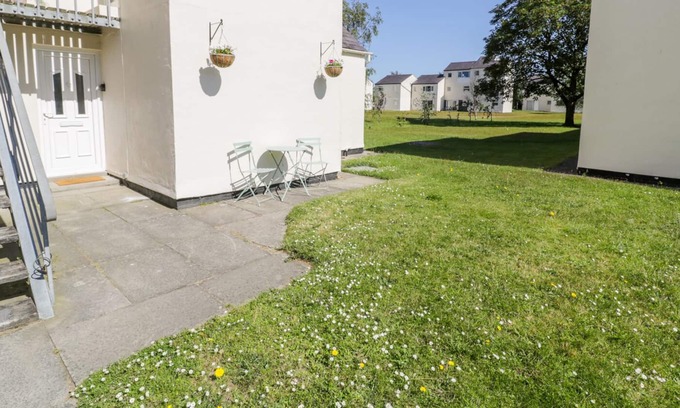 Harlech Apartment | LLYGAD Y DYDD, pet friendly in Harlech