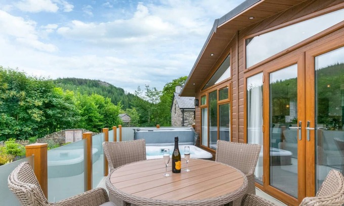 Gwynedd- Snowdonia Ski Chalet | Llyn Padarn Lodge in Betws-y-Coed