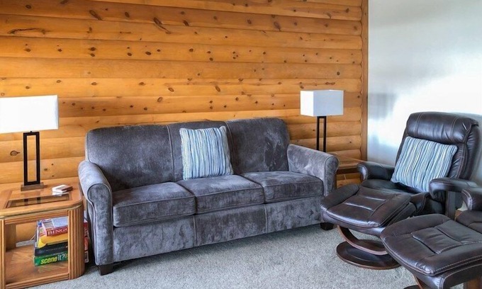 Sunrise Beach Condo | Loan Oak Point 04 - A Vintage Lake Vacation!