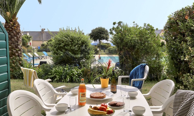 Guilvinec Apartment | LocaLise - A06 - Single-storey apartment facing pool and sea