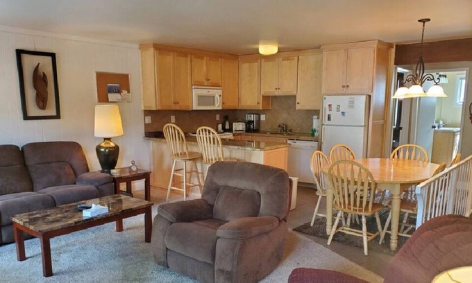 Mammoth Lakes Villa | Located at Lakeview Villas complex, just minutes walking to The Village center, and down the road from Canyon Lodge.