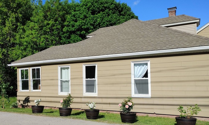 Winthrop House | Located directly in central downtown and beach area, fish or kayak from backyard