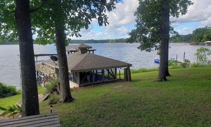 Hemphill Apartment | Located directly on Toledo Bend Lake. Pet friendly!