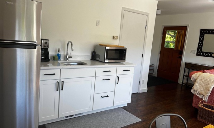 Leavenworth Apartment | Located-Icicle Road, close to hiking/town. Quiet location and great views.