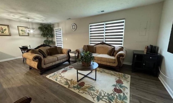Georgetown House | Located in Georgetown, KY, close to Toyota, Kentucky Horse Park, Lexington, KY