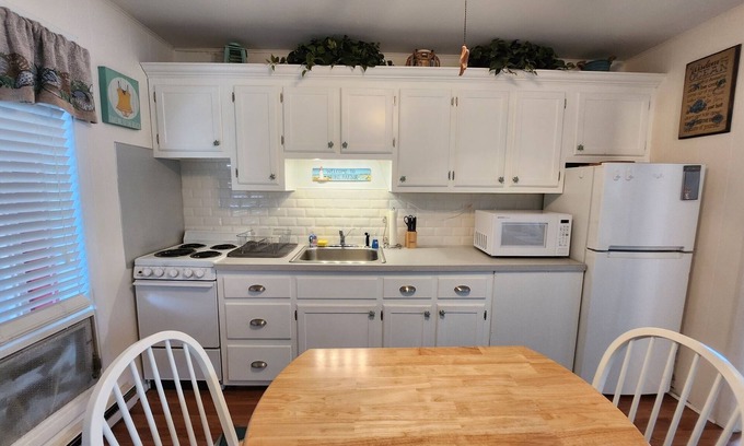 Stone Harbor Condo | Located in the heart of Stone Harbor, you will find Courtyard Condominiums.
