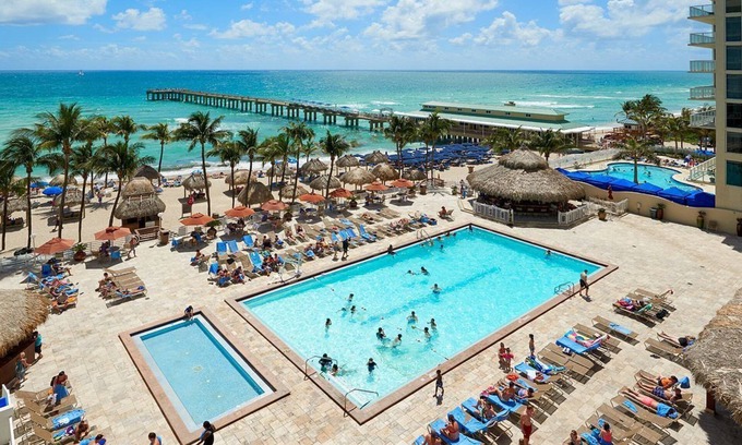 Sunny Isles Beach Resort | Located Right On The Shore! City View, Pets Allowed, Near the Beach