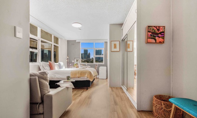 Woolloomooloo Apartment | Location and lifestyle in a cute luxe studio with stunning city views