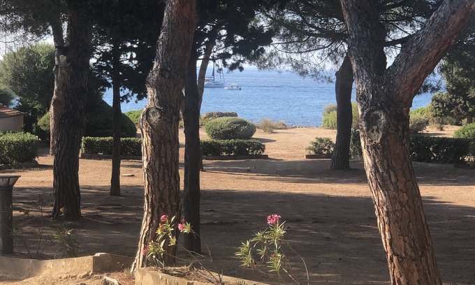 Marine de Saint Ambroggio Condo | Location au Bord de L'eau Avec vue sur Mer. Pour une Famille de 4 Personnes