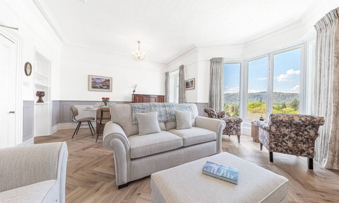 Bowness-on-Windermere Apartment | Location, views, parking