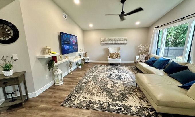 San Carlos Park House | Location, Gulf Coast University, RSW Airport, Estero River, Coconut Point Mall.