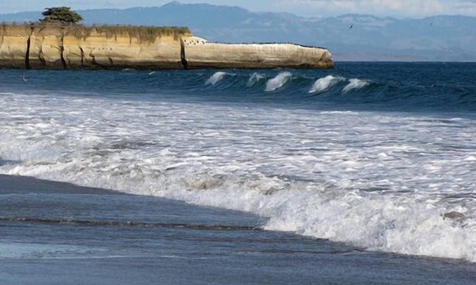 Eastside Santa Cruz House | Location, Location, Location! Gorgeous Twin Lakes Beach House, Steps to Harbor