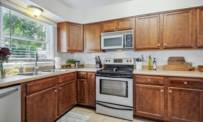 Old Town Cottage | Location! Location! 1/2 Block to Beach and 3 Blocks to Downtown!