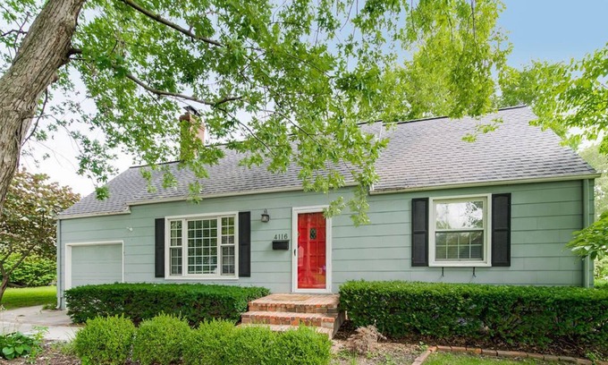 Mission Hills House | LOCATION! Newly Remodeled Prairie Village House across from PV Shops