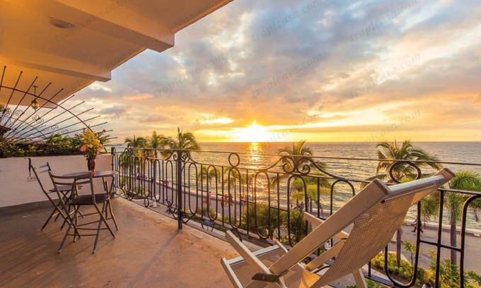 Downtown Puerto Vallarta Condo | Location & View ! Luxury Oceanfront Condo, Downtown Puerto Vallarta on Malecon *