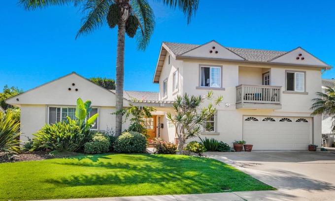 Solana Beach Apartment | Location! West of the 5! 2 Bed Flat!