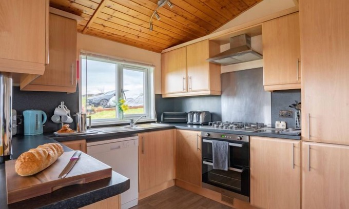 Kinross House | Loch Leven Lodge 4 by Interhome