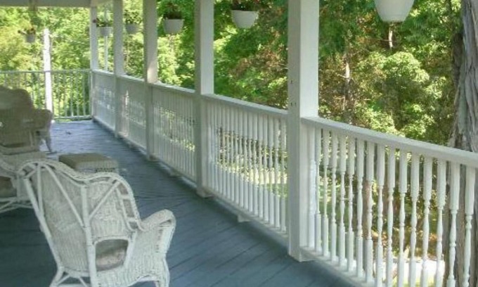 North Canaan Bed & Breakfast | Locust Tree Bed and Breakfast LLC