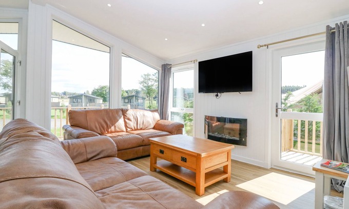 Perth Cottage | LODGE 14 - THE TAY (FAMILY), family friendly, with hot tub in Errol