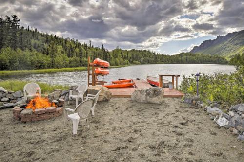 Sutton House | Lodge 88 - Steps to Weiner Lake with Dock and Boat!