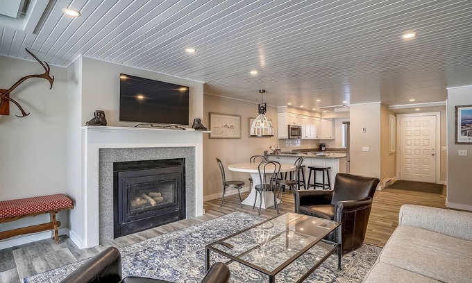Stowe Area Condo | Lodge Condo 16: 2 br, a/c, summer pool, fireplace, free ski shuttle!