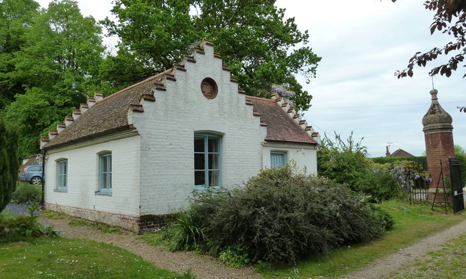 Spixworth Cottage | Lodge Cottage - stunning garden, woodland walks near Norwich City & the Broads