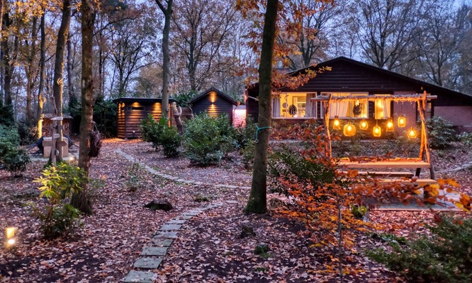 Rheezerveen House | Lodge in a wooded area with Hot Tub & Sauna