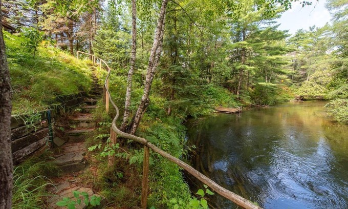 Grayling Cabin | Lodge on the Manistee:Cozy Up with River Views & Fall Colors—Your Autumn Retreat Awaits