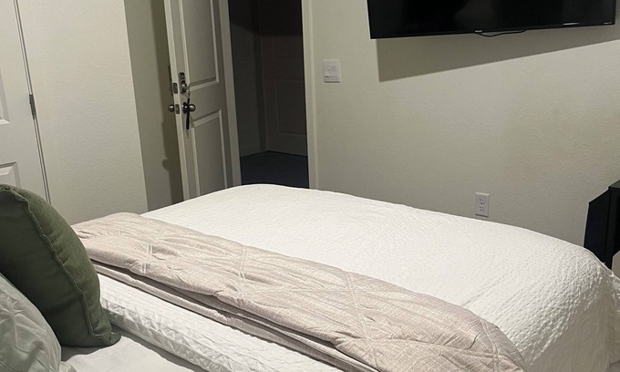 Watkins House | Lodging in Aurora
