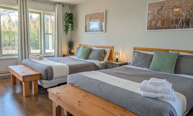 Ste Anne de Beaupre Apartment | Loft 11 | 2 Min Waterfront | BBQ & Fireplace