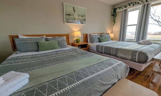 Ste Anne de Beaupre Apartment | Loft 15 | 2 Min Waterfront | BBQ & Fireplace