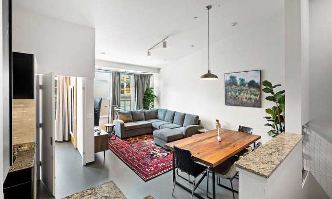 Shawmut Apartment | Loft 3BR unit in Boston Southend 3356