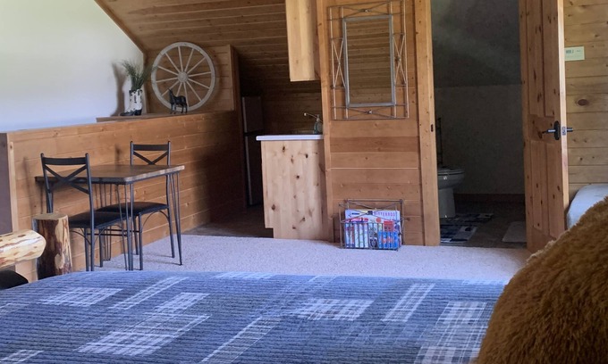 Hamilton Apartment | Loft apartment with amazing mountain view on a horse ranch