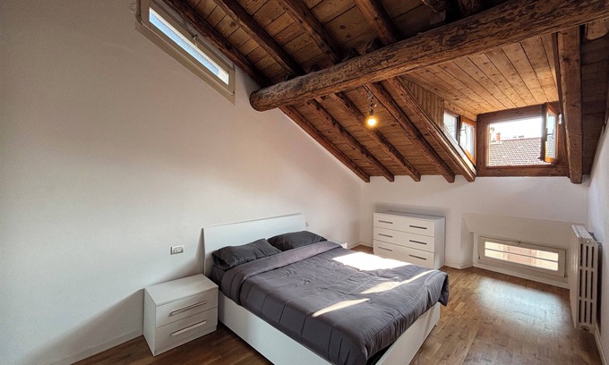 Bergamo Apartment | [Loft attic] on the Bergamo skyline