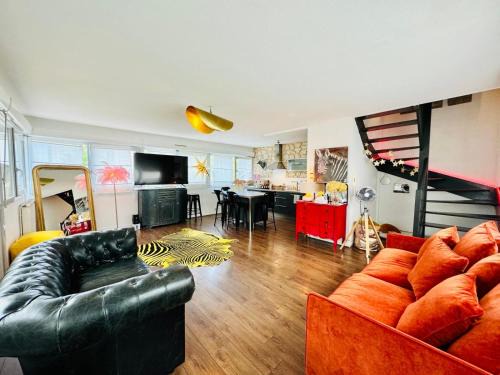 Chartrons Apartment | Loft atypique 130 m2 Clim patio couvert et terrasse pkg gratuit tram à 5mn à pied un accès direct au centre-ville