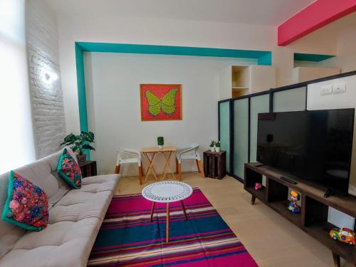 Historic Center Apartment | Loft Downtown CDMX Reception & luggage