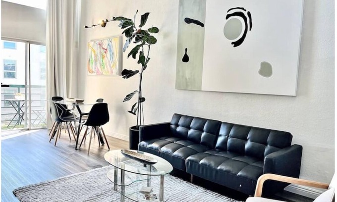 Hollywood Apartment | Loft in Hollywood/free parking with balcony