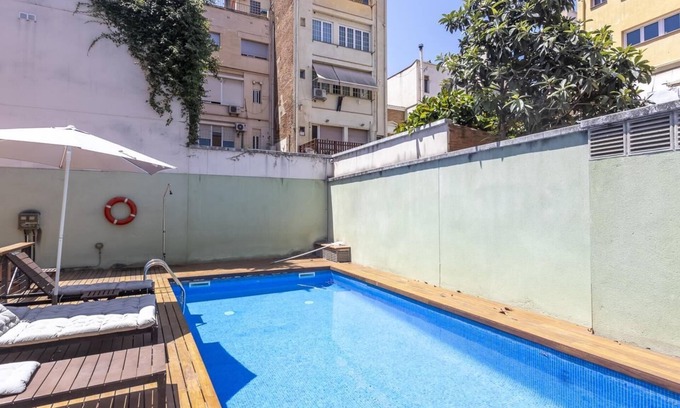 la Vila de Gracia Apartment | Loft near the Sagrada Familia 6 pax Pool & Terrace -WiFi free