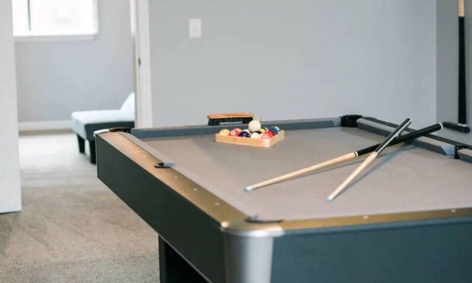 Central Northside House | Loft North Shore Apartment | Parking |Pool Table