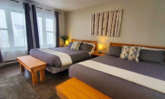 Ste Anne de Beaupre Apartment | Loft River and Mountains 8
