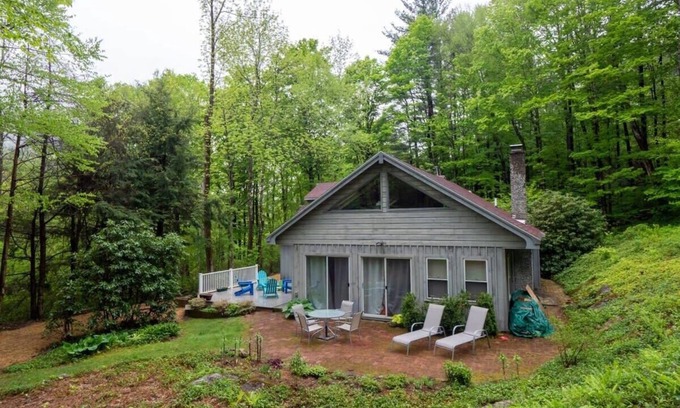 Housatonic House | Loft Style Cabin In West Stockbridge, Book Now!